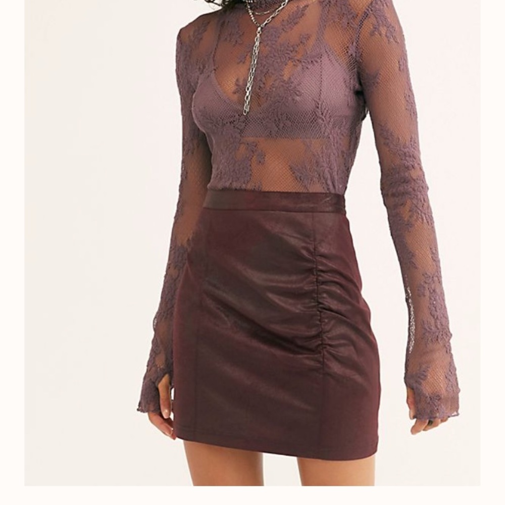 Free People Rumi Faux Leather Ruched Mini Skirt Burgundy M | Sold Out & Stunning - Picture 1 of 6
